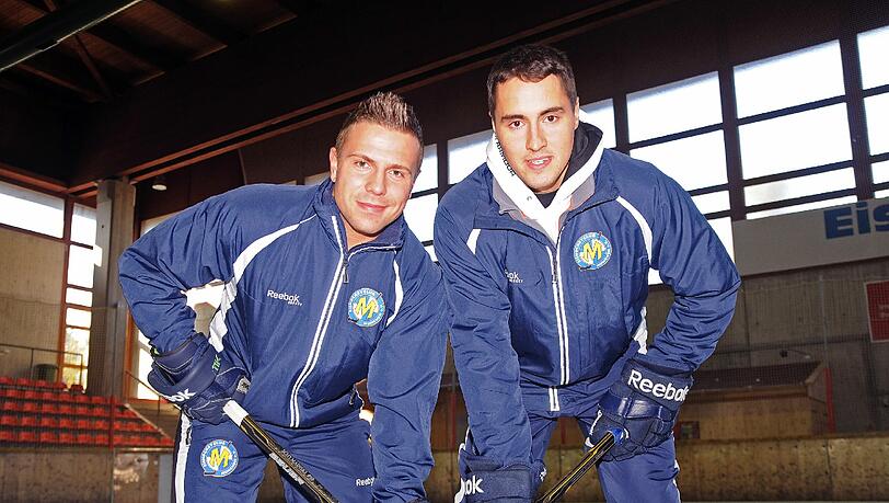 Nahmen sich einen Tag Zeit für das Training: Die EHC-Spieler Martin Schymainski (l.) und David Cespiva (r.) Nahmen sich einen Tag Zeit für das Training: Die EHC-Spieler Martin Schymainski (l.) und David Cespiva (r.)