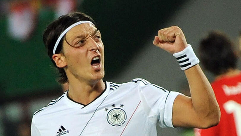 Mesut Özil: "Ich spiele nicht Fußball, um jemandem etwas zu beweisen, sondern weil ich Spaß am Fußball habe." Mesut Özil: "Ich spiele nicht Fußball, um jemandem etwas zu beweisen, sondern weil ich Spaß am Fußball habe."