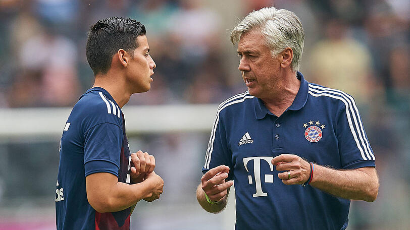 Vor dem Finale, vor der Premiere: James Rodriguez ist bereit für seinen ersten Einsatz im Bayern-Trikot. Der Neuzugang (l.) im Gespräch mit Trainer Carlo Ancelotti.