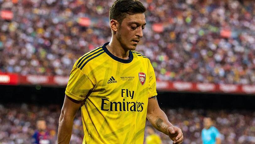 Mesut Özil vor wenigen Tagen während eines Testspiels in Barcelona Mesut Özil vor wenigen Tagen während eines Testspiels in Barcelona