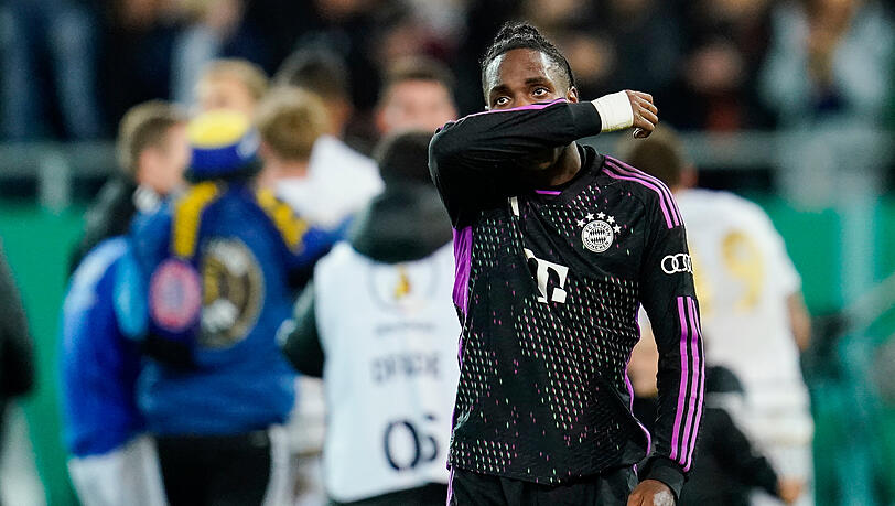 Der FC Bayern um Mathys Tel verliert gegen Saarbrücken mit 1:2.