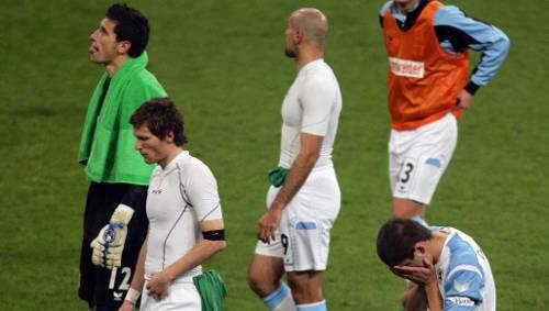 Hängende Köpfe nach der Heimpleite: 1860 verliert im Derby gegen den FC Augsburg. Hängende Köpfe nach der Heimpleite: 1860 verliert im Derby gegen den FC Augsburg.