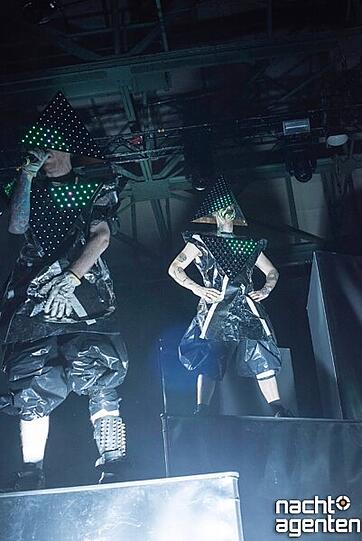 Hip-Hop a la Deichkind. Bilder von der fulminanten Show am 23.11 im Zenith in München.