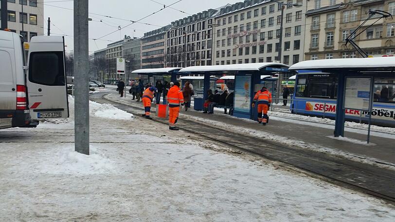 Achtung Glatteis: Der Deutsche Wetterdienst hat am Mittwochmorgen eine amtliche Unwetterwarnung für München und Umgebung herausgegeben.