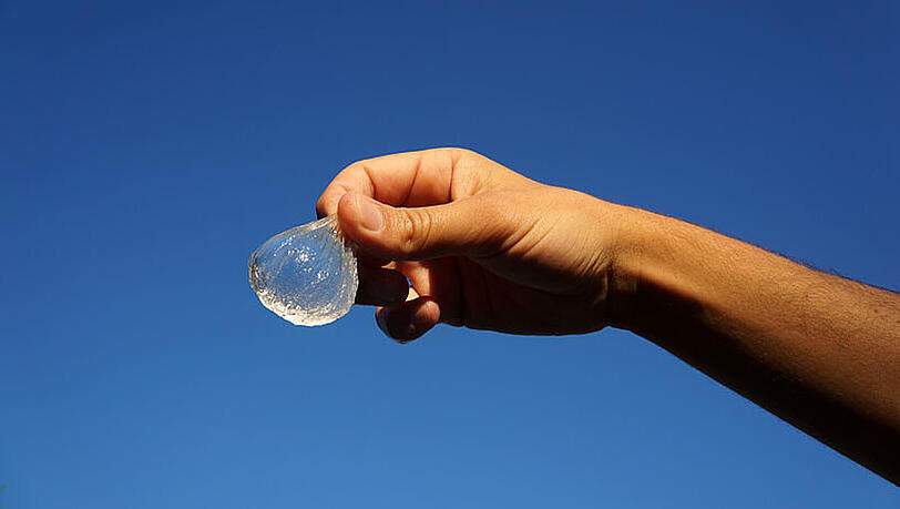 Werden wir zukünftig aus Wasserblasen trinken? Möglich wär's! Werden wir zukünftig aus Wasserblasen trinken? Möglich wär's!