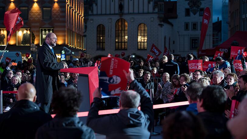 SPD-Anhänger feiern Martin Schulz in München.