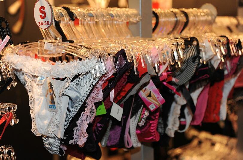 Sexy Wäsche und heiße Dessous auf der Erotikmesse "Eros und Amore" in München.