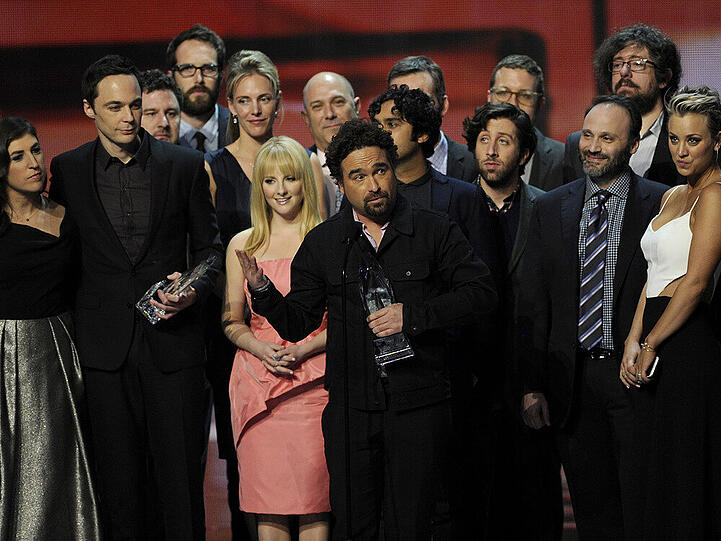 Awards nehmen, Stipendium geben: Die "Big Bang Theory"-Stars bei den "People's Choice Awards" im Januar
