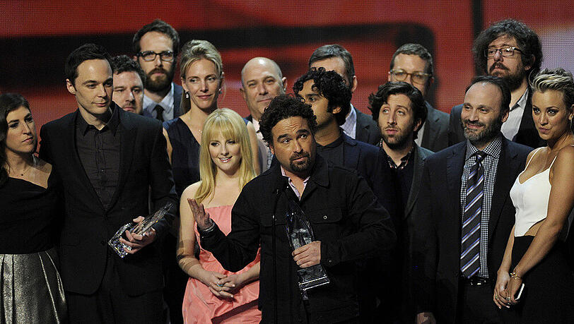 Awards nehmen, Stipendium geben: Die "Big Bang Theory"-Stars bei den "People's Choice Awards" im Januar Awards nehmen, Stipendium geben: Die "Big Bang Theory"-Stars bei den "People's Choice Awards" im Januar