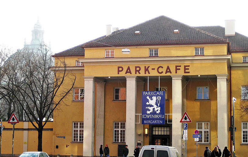 Im Lager des Biergartens im Park-Cafe wollte ein betrunkener 21-Jähriger alkoholfreies Bier klauen.