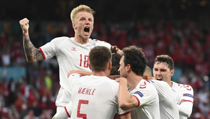 Torjubel bei den Dänen, die mit dem 1:0 gegen Russland ihre Aufholjagd starten.
