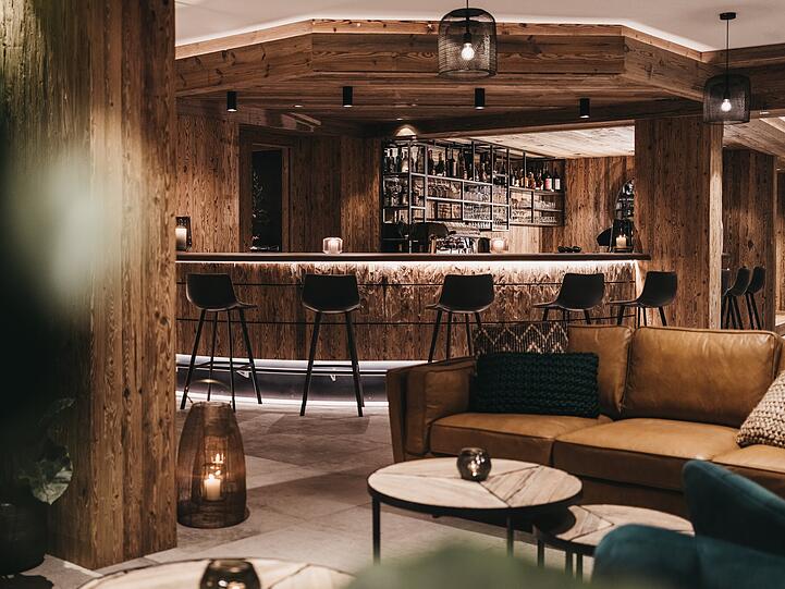 Die relaxte Atmosphäre an der Bar ist ideal um zwischendurch einen Kaffee oder Abends einen Cocktail zu genießen.