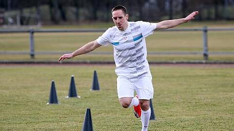 Überflieger für den Ausrüster: Franck Ribéry beim Training für einen Werbespot.