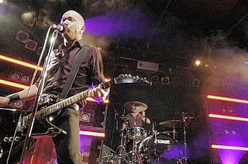 21 Uhr, Hirsch, Nürnberg: die Pose sitzt. Der ironiebegabte kanadische Rock&rsquo;n&rsquo;Roll-Macho Danko Jones.