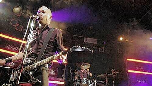 21 Uhr, Hirsch, Nürnberg: die Pose sitzt. Der ironiebegabte kanadische Rock’n’Roll-Macho Danko Jones. 21 Uhr, Hirsch, Nürnberg: die Pose sitzt. Der ironiebegabte kanadische Rock’n’Roll-Macho Danko Jones.