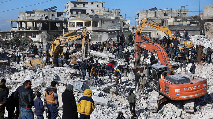 Die verheerenden Erdbeben in der Türkei und Syrien haben bereits Tausenden Menschen das Leben gekostet.