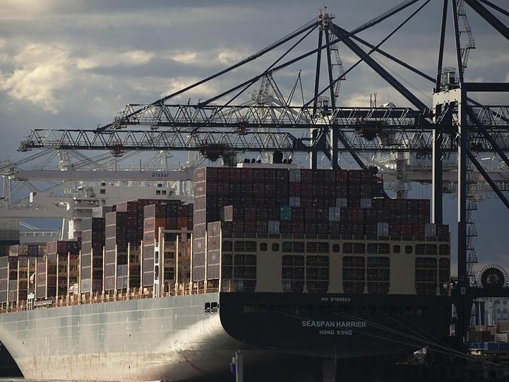 Containerschiff in Newark: Die OECD erwartet die schlimmste Rezession zu Friedenszeiten seit 100 Jahren.