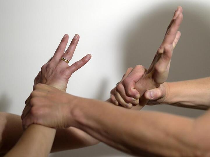 In Berlin gibt es nach Angaben der Bundesfamilienministerin einen Anstieg der Anzeigen wegen häuslicher Gewalt.