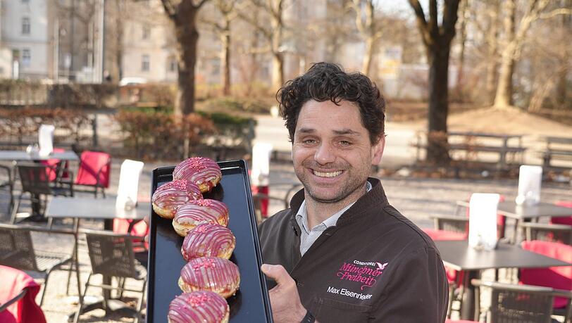Auch Max Eisenrieder vom Café Münchner Freiheit musste sich für uns auf einen festlegen: den Himbeer-Grapefruit-Krapfen. Auch Max Eisenrieder vom Café Münchner Freiheit musste sich für uns auf einen festlegen: den Himbeer-Grapefruit-Krapfen.