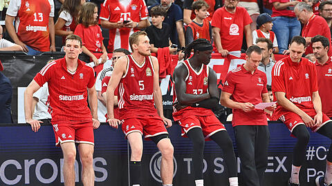 Die Bayern-Stars sind entt&auml;uscht nach der Final-Niederlage gegen Alba Berlin.