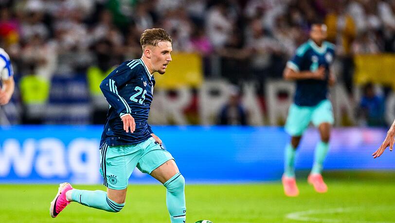 Nach seinem Kurz-Comeback für den FC Bayern will Lennart Karl schnellstmöglich auch wieder im Nationaltrikot auflaufen. (Archivbild) Nach seinem Kurz-Comeback für den FC Bayern will Lennart Karl schnellstmöglich auch wieder im Nationaltrikot auflaufen. (Archivbild)