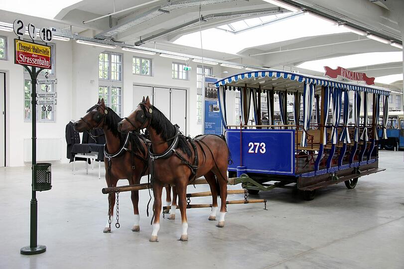 Das waren Zeiten! Ein von Pferden gezogener Wagen der &bdquo;Ringlinie&ldquo; im Museum.