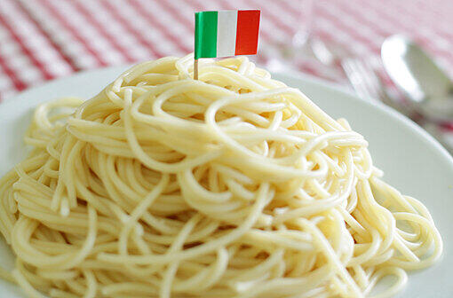 Pasta: Ist Vettels Lieblingsgericht. Egal, ob zwischen den Trainingssitzungen oder am Abend nach dem nächsten Sieg. Ob das allein für einen Wechsel zu Ferrari spricht, scheint zweifelhaft.