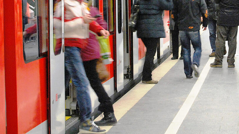 Nach mehreren Fällen von sexueller Belästigung in der Münchner S-Bahn sucht die Bundespolizei nach Opfern.