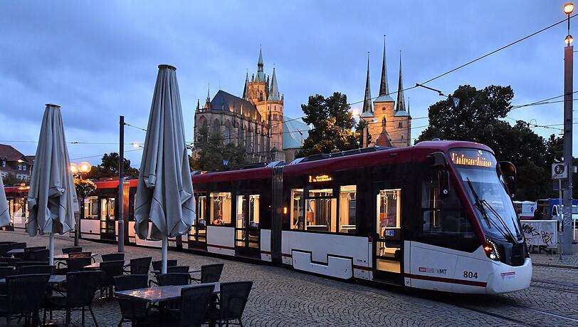 Vom 1. Juni an sollen Fahrgäste im öffentlichen Nahverkehr für 9 Euro pro Monat Busse und Bahnen nutzen können.