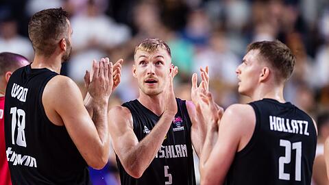 Wollen jetzt auch Berlin rocken: Mit Rückenwind fahren die deutschen Basketballer zur EM-Endrunde nach Berlin.