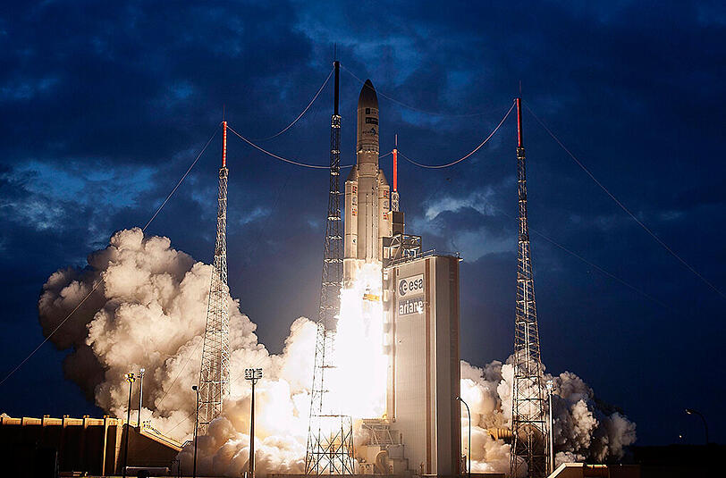 Eine Ariane-5-Rakete hat einen Telekom- und einen Wettersatelliten ins All gebracht.