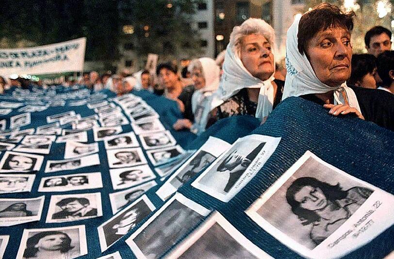 Angehörige der argentinischen Menschenrechtsgruppe Mütter des Maiplatzes, "Madres de la Plaza de Mayo, erinnern in Buenos Aires an die Opfer der Militärdiktatur. (Archivbild).