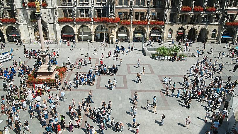 Gar nicht übel: Diesen Blick auf den Marienplatz hat man vom Presseclub aus.