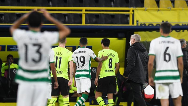Frühes Aus: Nach nicht einmal zehn Minuten war für Dortmunds Mahmoud Dahoud (8) das Spiel bereits beendet. Frühes Aus: Nach nicht einmal zehn Minuten war für Dortmunds Mahmoud Dahoud (8) das Spiel bereits beendet.