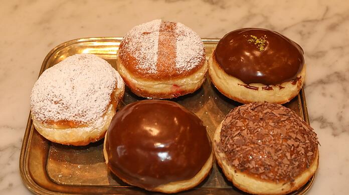 In München gibt es viele gute Adressen für Krapfen. Die AZ zeigt eine Route mit fünf von ihnen.