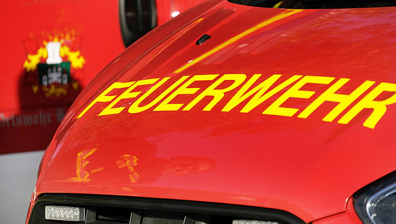 Feuerwehr-Blaulicht Feuerwehr in verschiedenen Bildern und Aktionen in Deutschland Feuerwehr-Blaulicht Feuerwehr in Deutschland *** Fire Department: Blue LightsFire Department in Various Photos and Operations in Germany Fire Department: Blue LightsFire Department in Germany