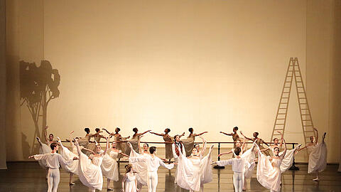 Das Ensemble des Staatsballetts im "Nußknacker".