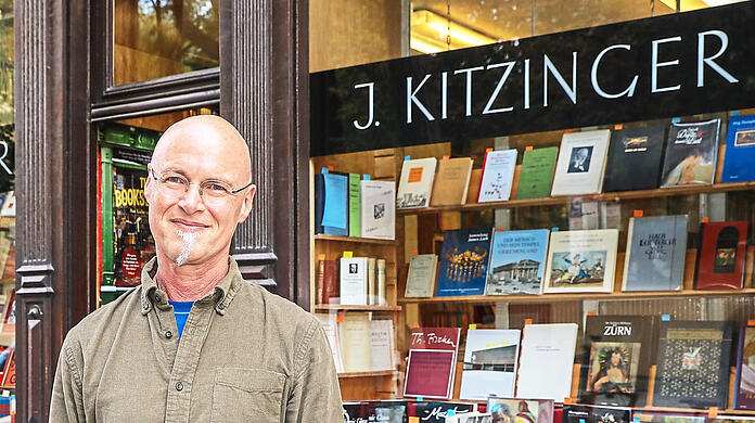 Abschied mit Wehmut: Antiquar Bernhard Kitzinger ist in der Wohnung über dem Antiquariat aufgewachsen.
