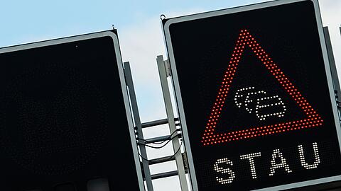 Sperrungen f&uuml;hrten zu teils kilometerlangen Staus. (Symboldbild)