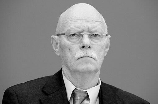 Der SPD-Politiker Peter Struck ist tot. Er starb am 19. Dezember 2012 an einem Herzinfarkt.