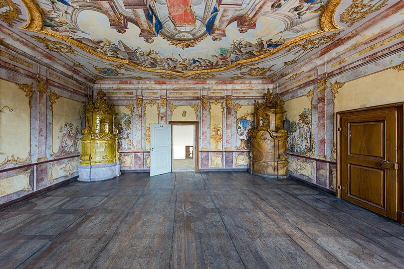 Das Zimmer für den Papstbesuch. Wegen der wertvollen Verzierungen wird es nicht für Seminare genutzt.