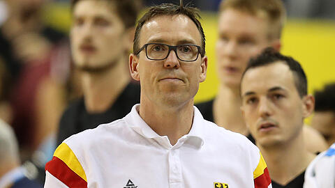 AZ-Interview
mit
Chris Fleming
Chris Flemming ist seit 2014 Basketball-Nationaltrainer und steht seit einem Jahr auch noch als Assistenzcoach bei den Denver Nuggets unter Vertrag.
