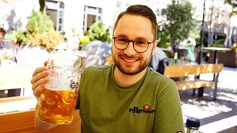 Klarer Favorit für Reporter Fabian Dosch wird das Wiesnbier von Hacker-Pschorr.