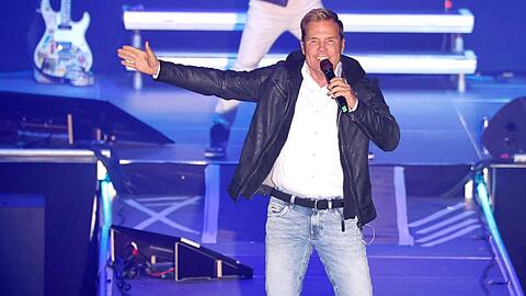 Dieter Bohlen performt beim Auftakt seiner Deutschland-Tour in der Max-Schmeling-Halle in Berlin.