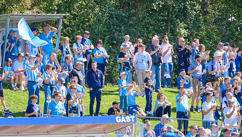 Düften bisher zufrieden mit dem Auftritt des TSV 1860 sein: Die Fans der Löwen.