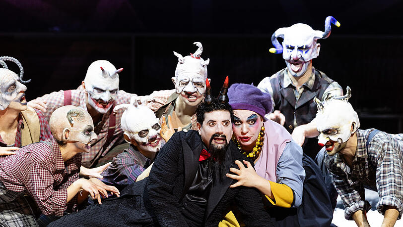 Szene aus Barrie Koskys Inszenierung von Nikolai Rimsky-Korsakows Oper „Die Nacht vor Weihnachten“ im Nationaltheater.