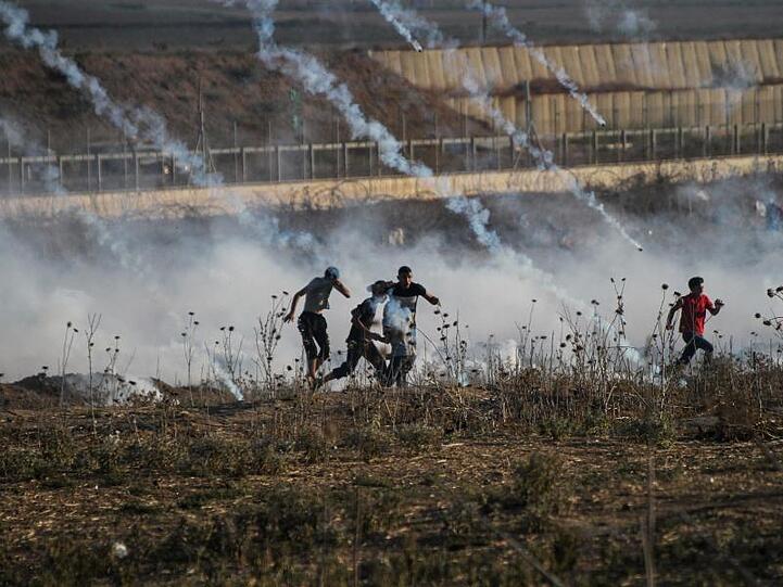 An Freitag hatte es in Gaza bereits Zusammenstöße zwischen palästinensischen Demonstranten und israelischen Streitkräften gegeben.