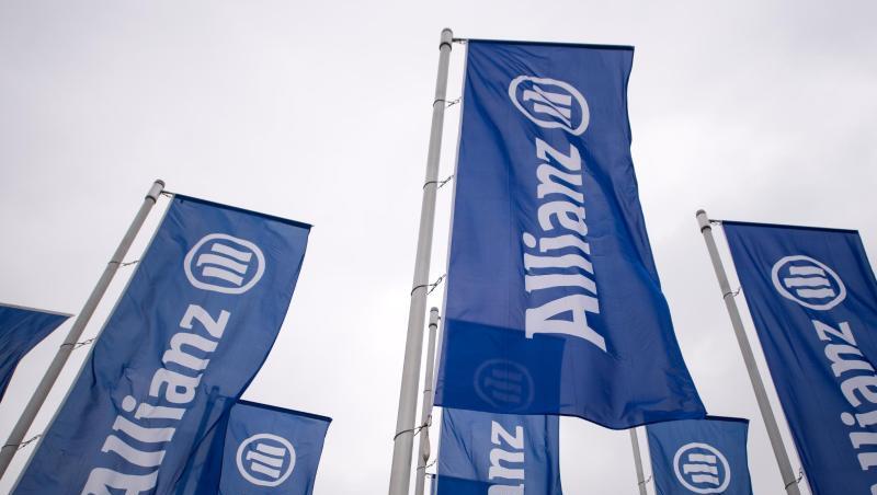 Fahnen mit dem Logo der Allianz. Foto: Alexander Heinl/Archiv Fahnen mit dem Logo der Allianz. Foto: Alexander Heinl/Archiv