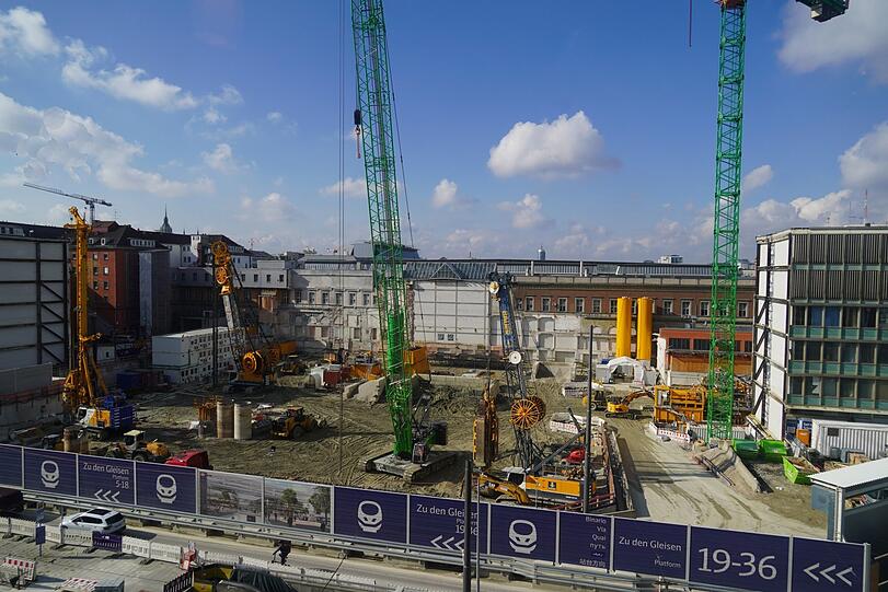 Zahlreiche Kräne an der Stammstrecken-Baustelle.