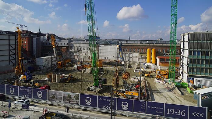 Zahlreiche Kräne an der Stammstrecken-Baustelle.